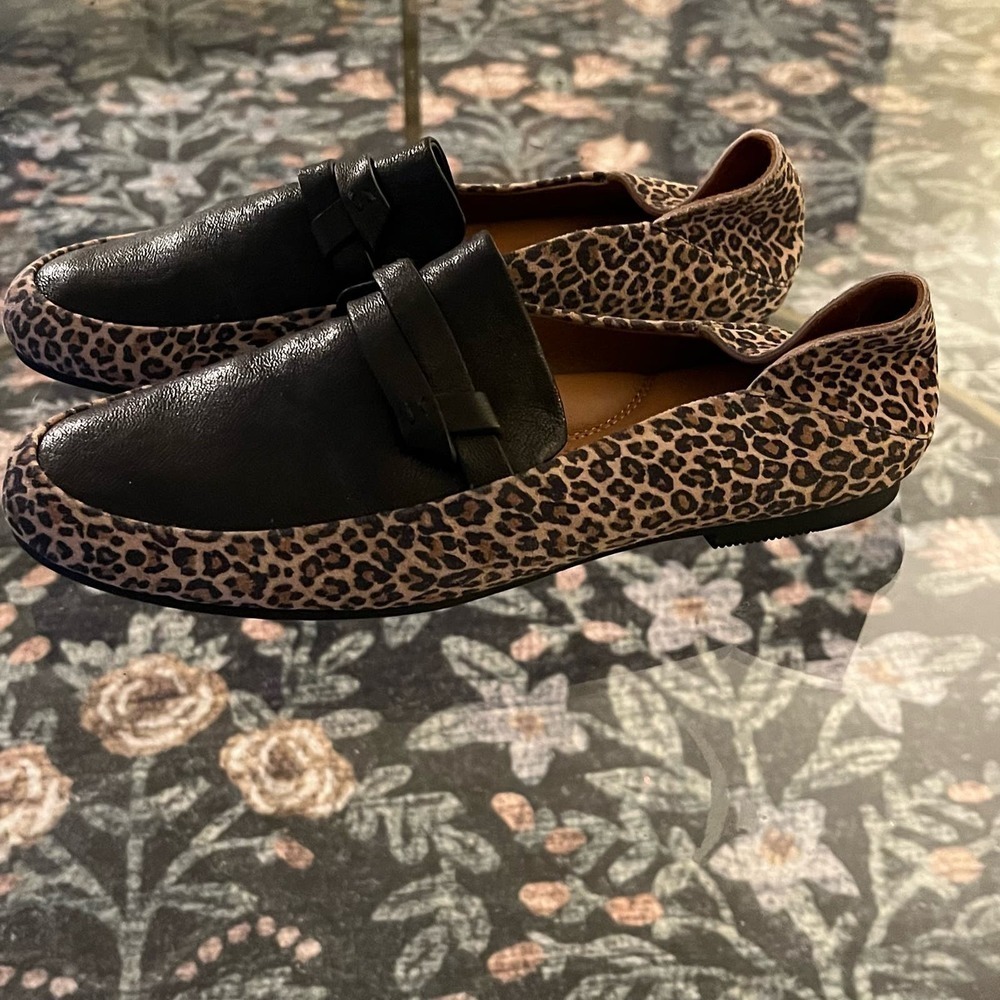 Gentle Souls By Kenneth Cole Womens Flat Loafers Sz 6M Leopard Brown Faux Suede - Picture 5 of 8